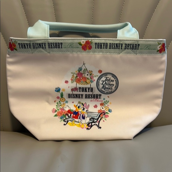 Authentic Tokyo Disney Resort Insulated Tote Lunch Bag - Picture 2 of 4